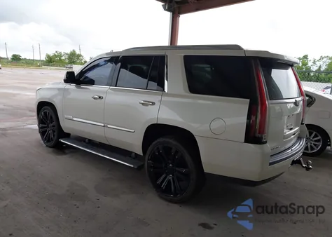 2015 Cadillac Escalade Premium z USA, uszkodzony, nr VIN 1GYS4NKJ1FR522411